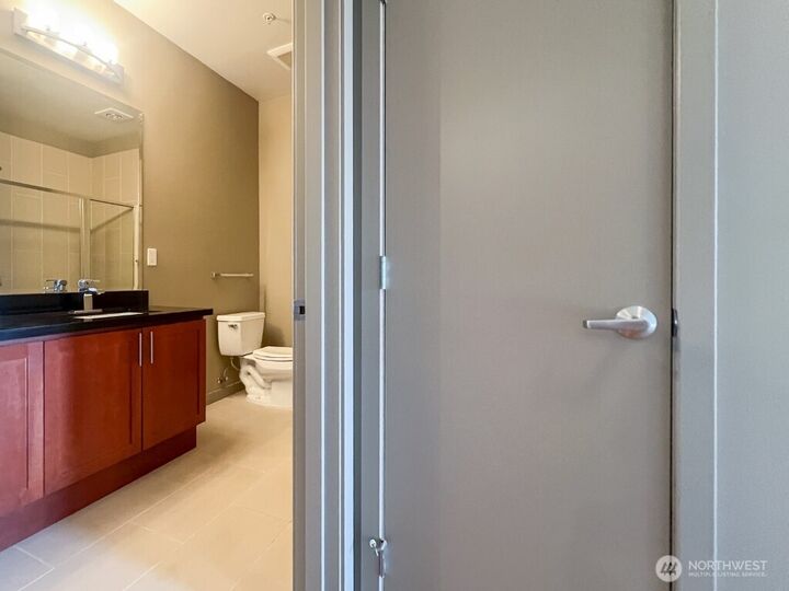 Property Photo:  15100  6th Avenue SW 513  WA 98166 