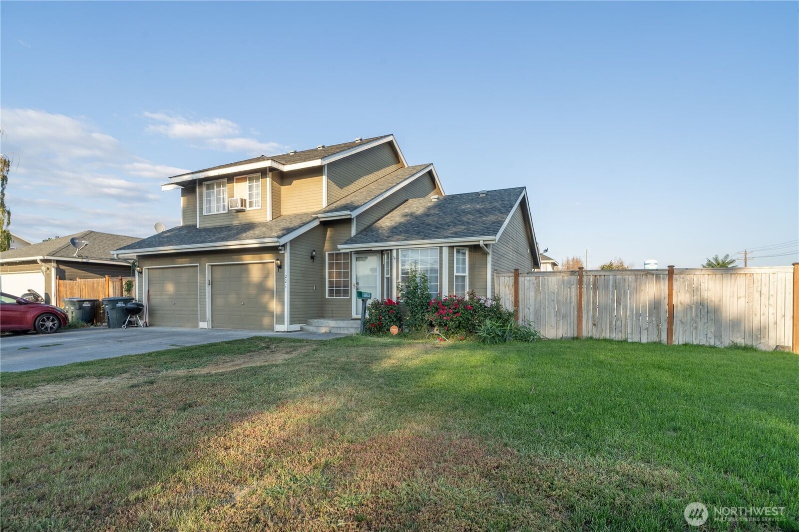 Property Photo:  1221 S Lakeland Drive  WA 98837 
