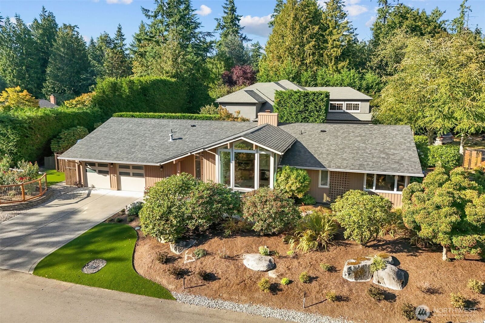 Property Photo: 9120 SE 46th Street WA 98040
