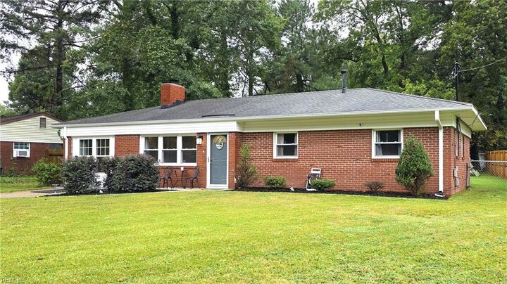 Property Photo:  112 Bow St  VA 23325 