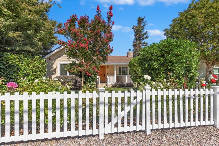 Property Photo:  433 Upton Street  CA 94062 