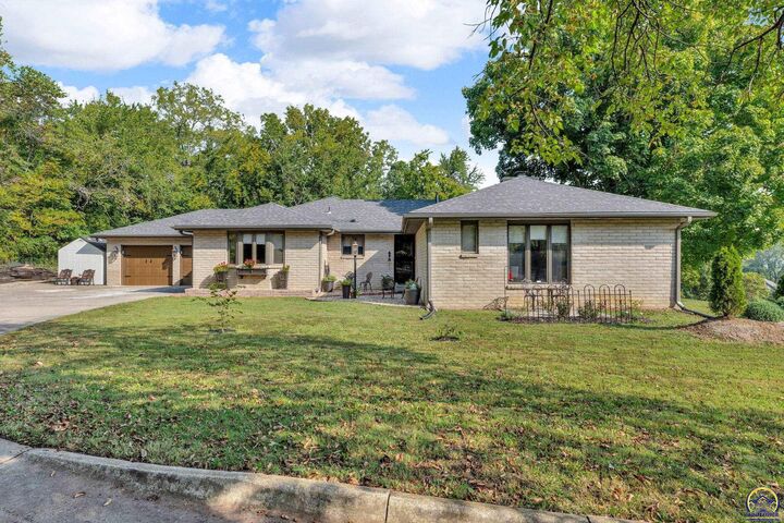 Property Photo:  5425 SW Mission Ave  KS 66610 