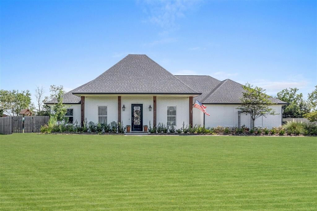 Property Photo:  4506 Wilshire Lane  LA 70665 