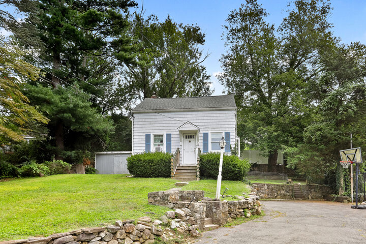 Property Photo:  25 Hoover Road  CT 06878 