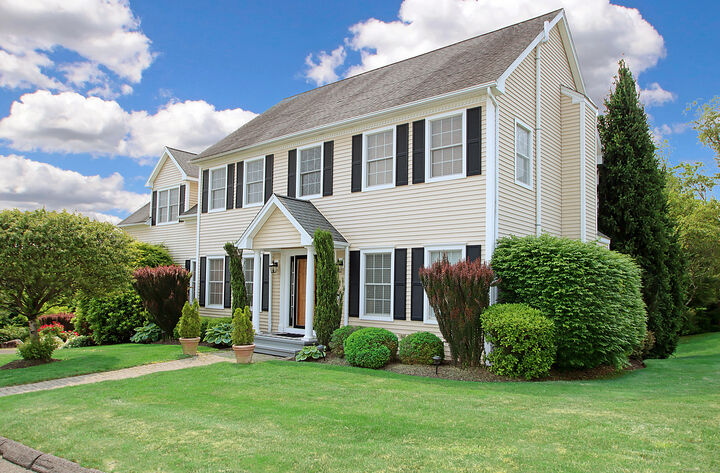 Property Photo:  38 Castlewood Drive 38  CT 06468 