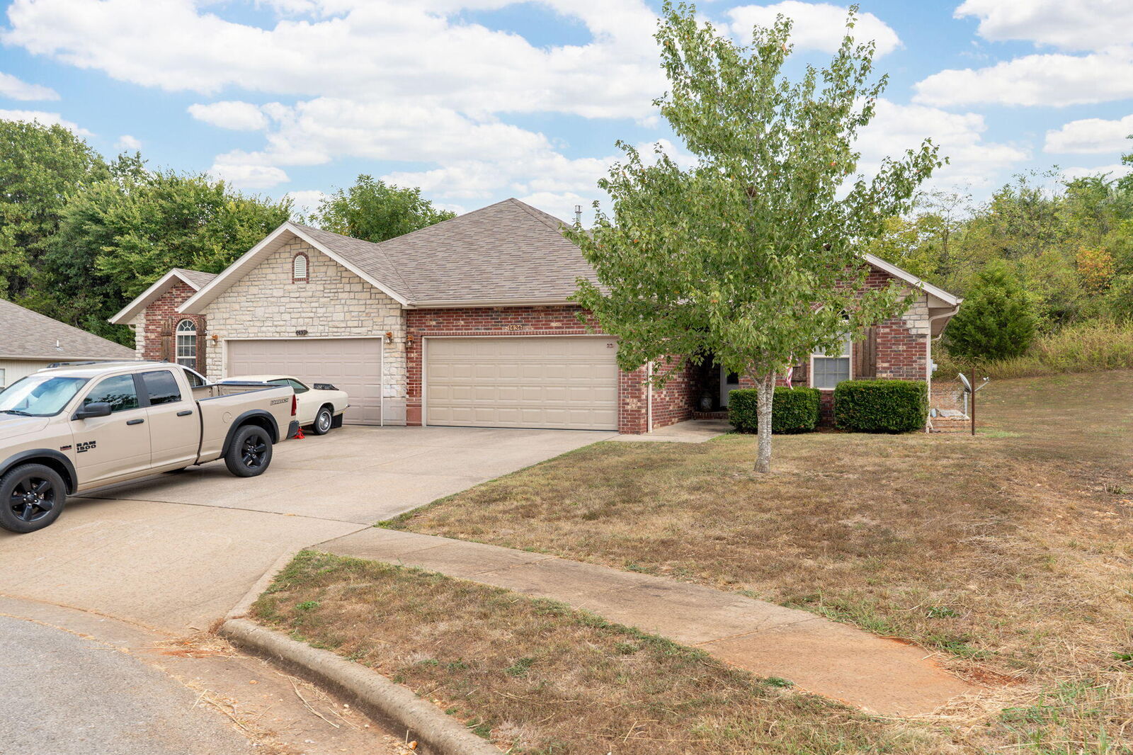 Property Photo:  1432-1434 S Treetop Court  MO 65721 