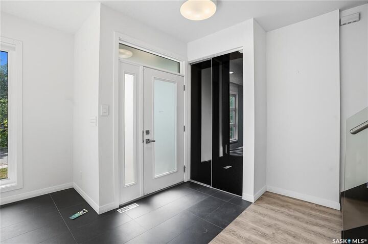 Property Photo:  1105 7th Street E  SK S7H 0Y9 