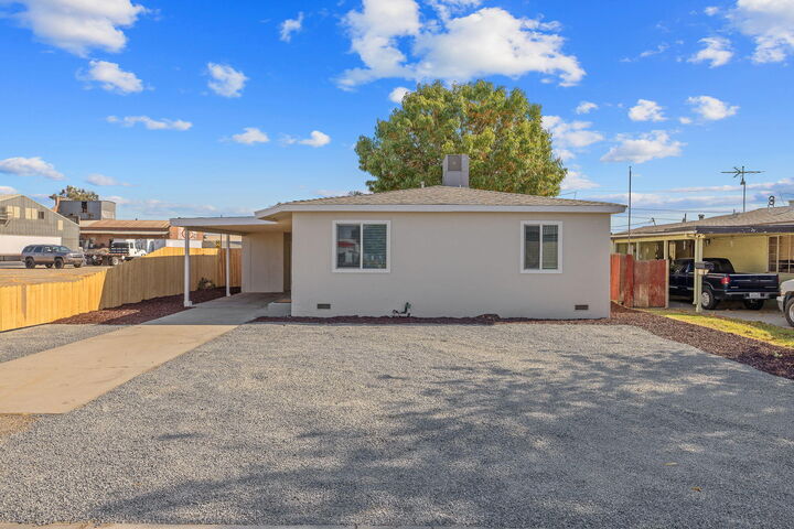 Property Photo:  17 G Street  CA 93245 