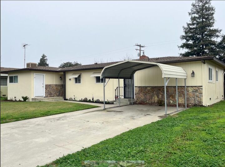 Property Photo:  2528 S Watson Street  CA 93277 