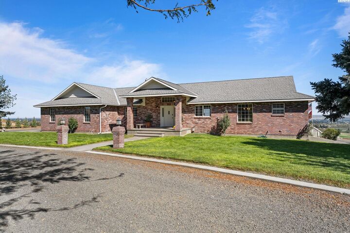 Property Photo:  37129 S Olympia St  WA 99337-4601 
