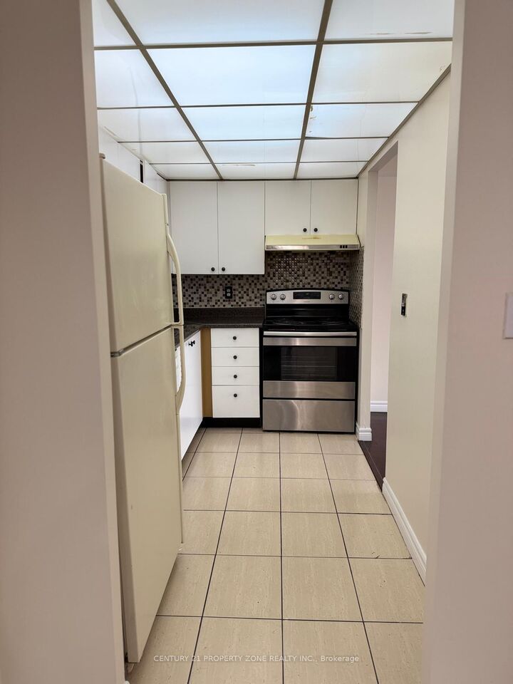 Property Photo: 145 Hillcrest Avenue 2113 ON L5B 3Z1