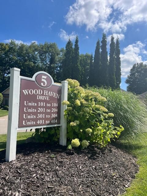 Photo de la propriété:  5 Woodhaven Drive 101  ON N4G 0A8