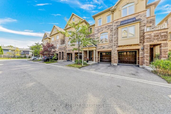 Property Photo:  6625 Falconer Drive 52  ON L5N 0C7 