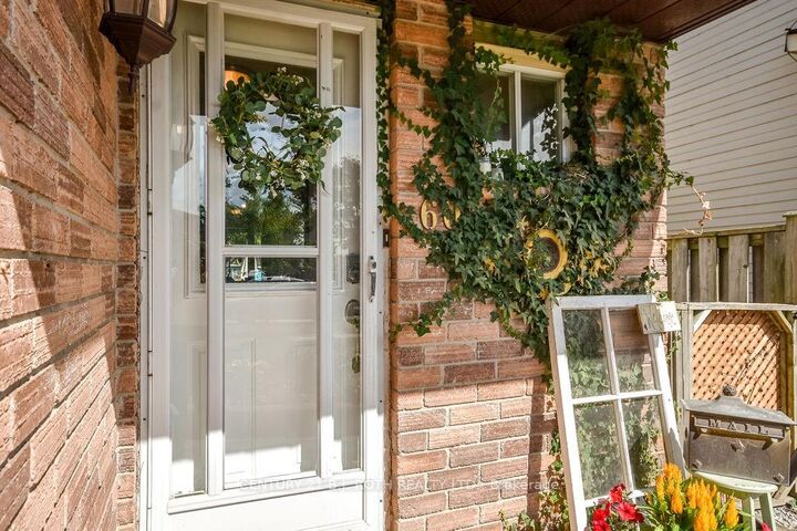 Property Photo:  60 Corbett Drive  ON L4M 5V2 