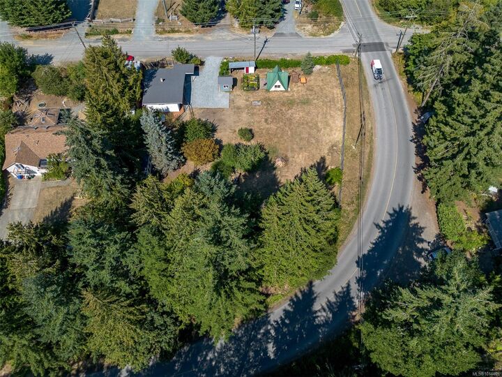 Property Photo: 1405 Fisher Rd BC V8H 0H7