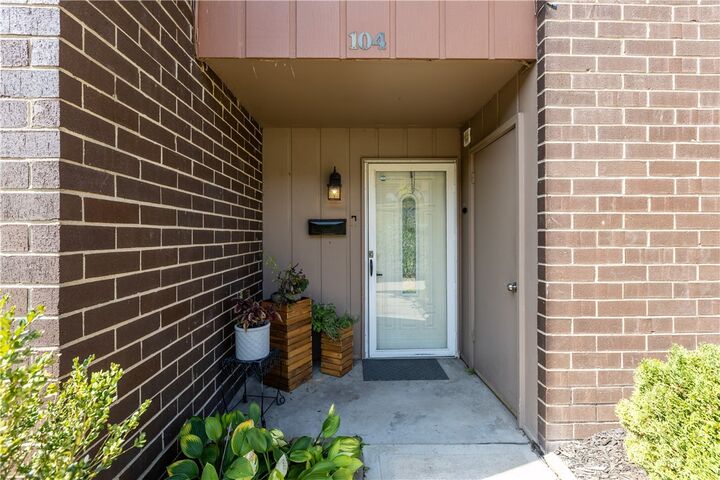 Property Photo:  104 Rivermont Ct  PA 15024 