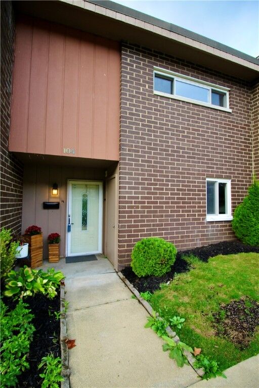 Property Photo: 104 Rivermont Ct PA 15024