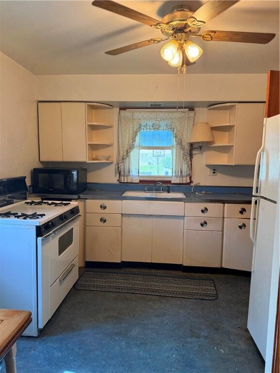 Property Photo: 272 Latimer Ave PA 15363