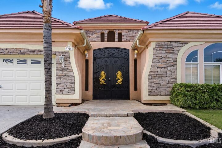 Property Photo:  3727 Park Mountain Drive  CA 93308 