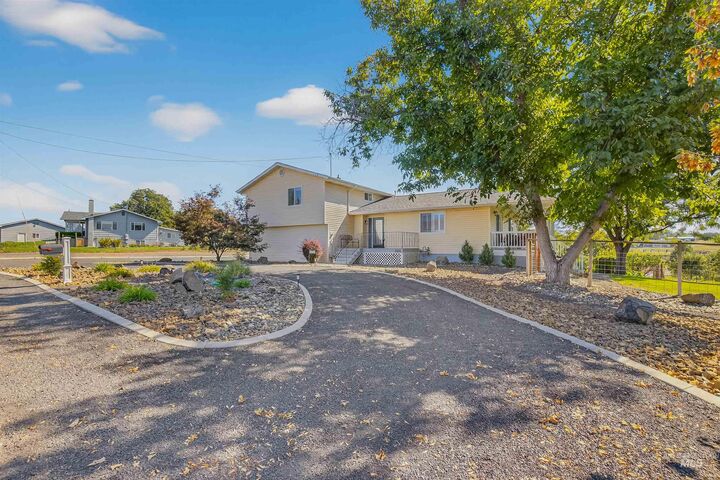 Property Photo: 2335 Valleyview Ct. WA 99403