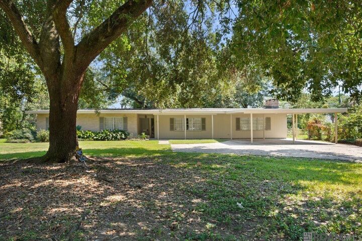 Property Photo:  5716 College Dr  LA 70806