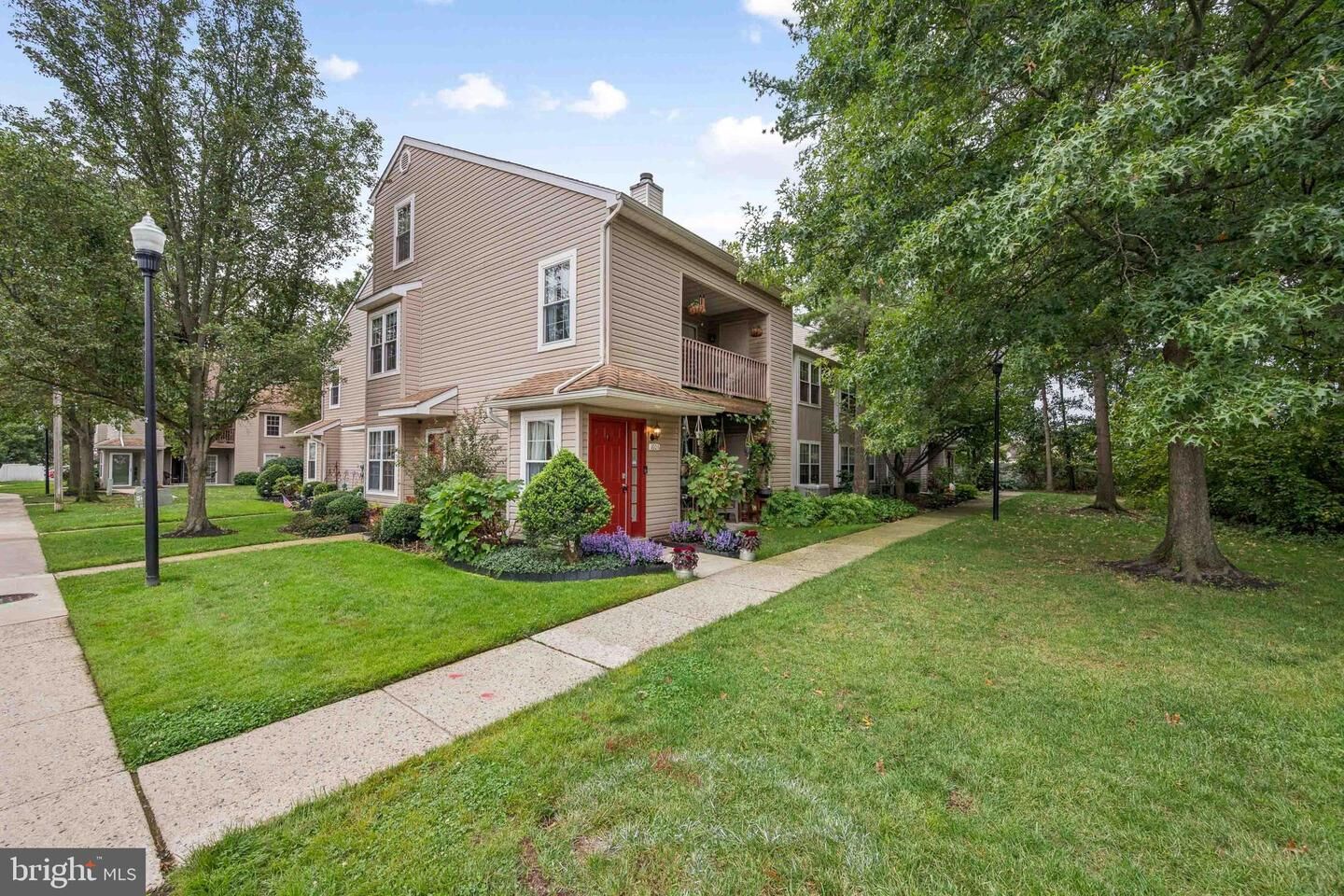 Property Photo:  1606 Hawthorne Court  NJ 08080 