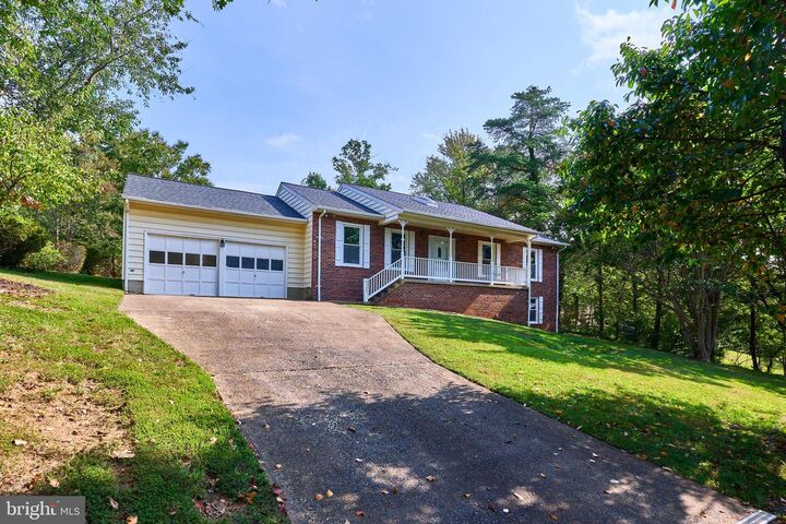 Property Photo: 8332 Hilltop Avenue VA 22182