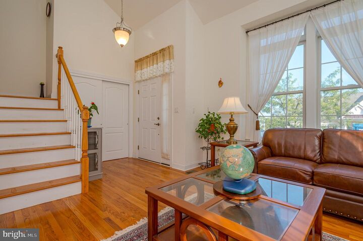 Property Photo:  8 Comstock Lane  NJ 08558 