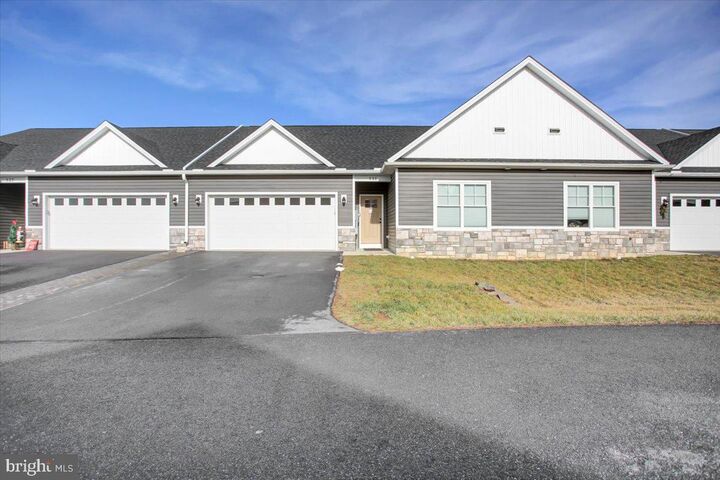 521 Shook Ct E  Greencastle PA 17225 photo