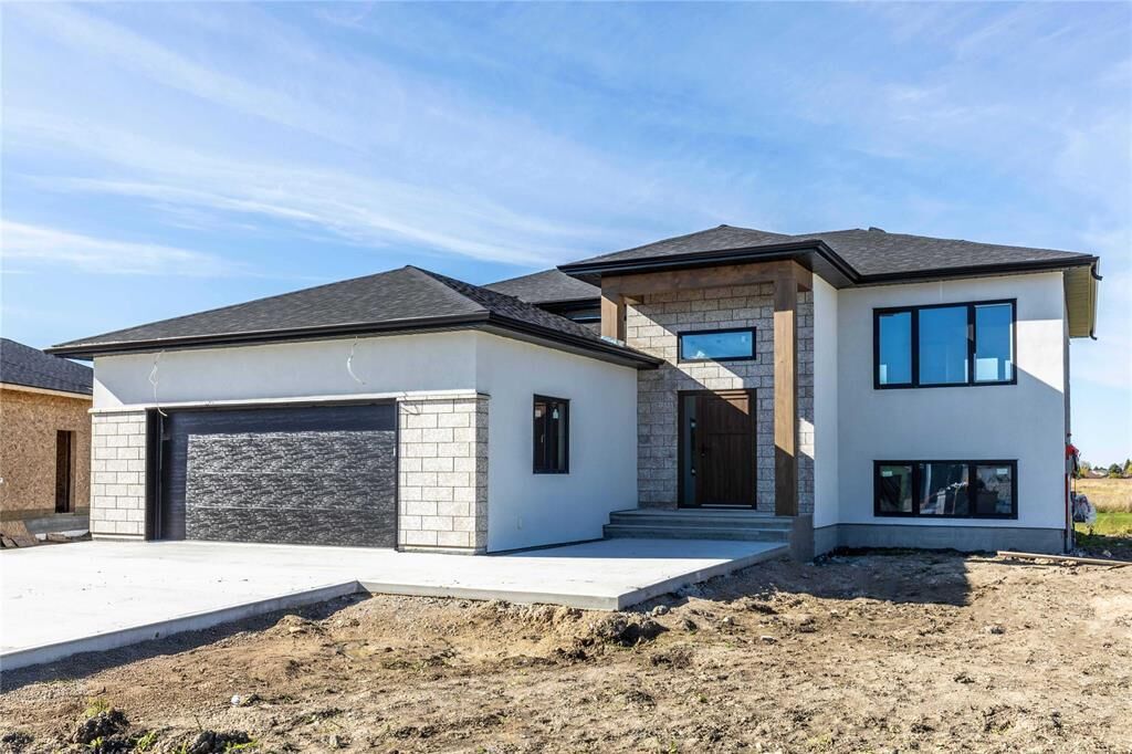 Property Photo: 27 Bentley Bay MB R5G 2Y4