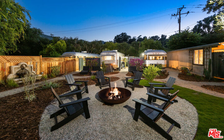 272 N Topanga Canyon Blvd  Topanga CA 90290 photo