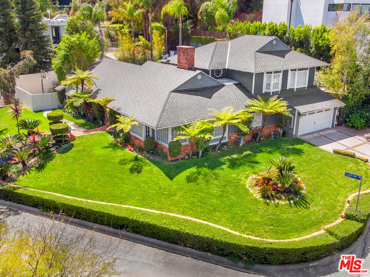 Property Photo: 3690 Crownridge Dr CA 91403