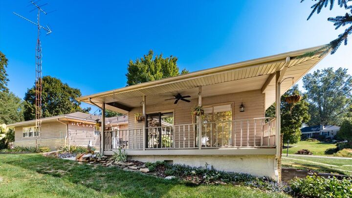 Property Photo:  855 E Village Drive  OH 43055 