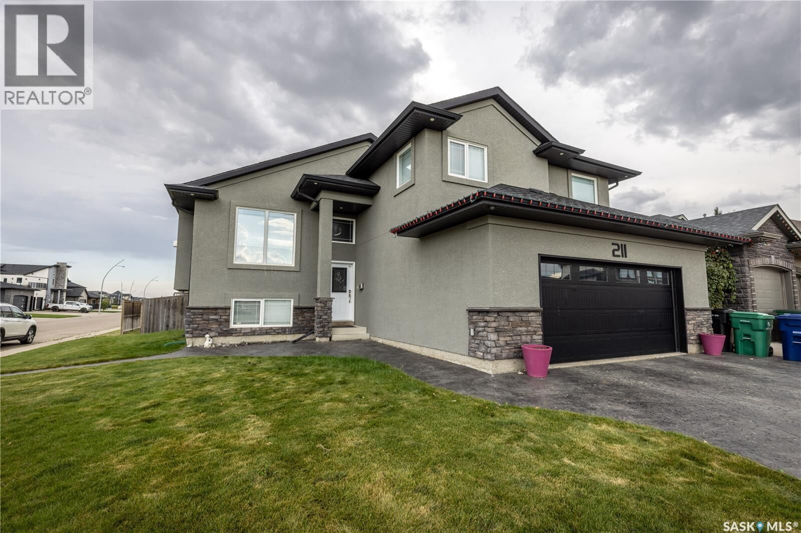 Property Photo:  211 Sauer Crescent  SK S7S 1L9 