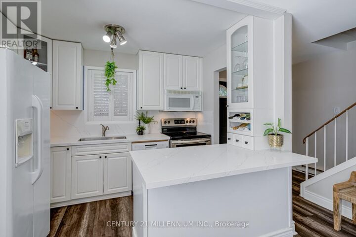 Property Photo:  15 Hasting Square  ON L6S 2N8 
