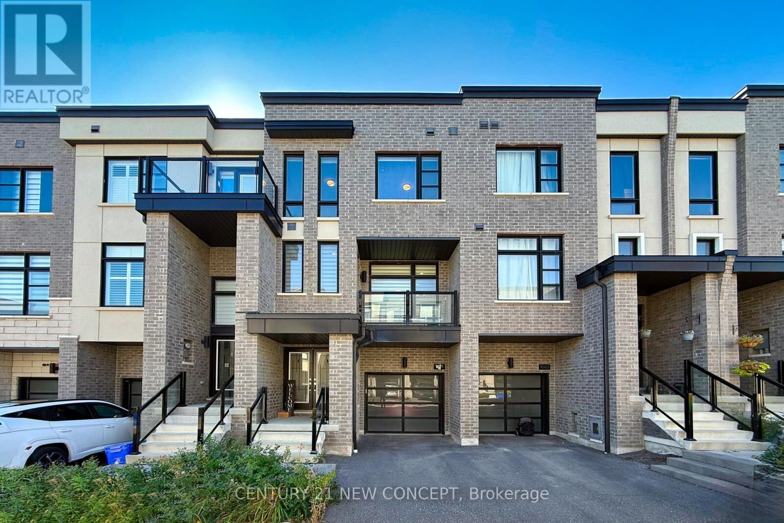 Property Photo:  1671 Hidden Valley Glen  ON L1X 0H7 