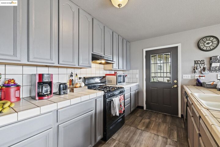 Property Photo:  20588 Upper Hillview Dr  CA 95370 