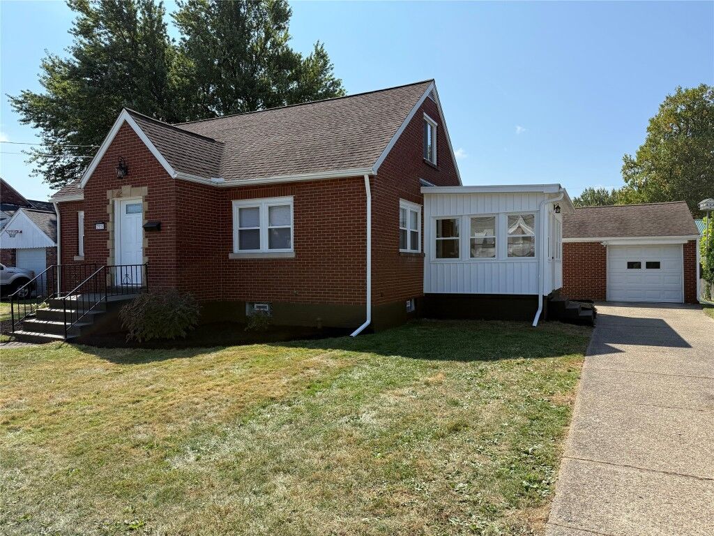 Property Photo:  2818 Evanston Avenue  PA 16506