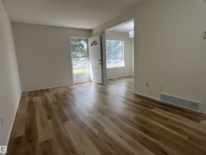 Property Photo:  17 Imperial Crescent  AB T9G 1K3 