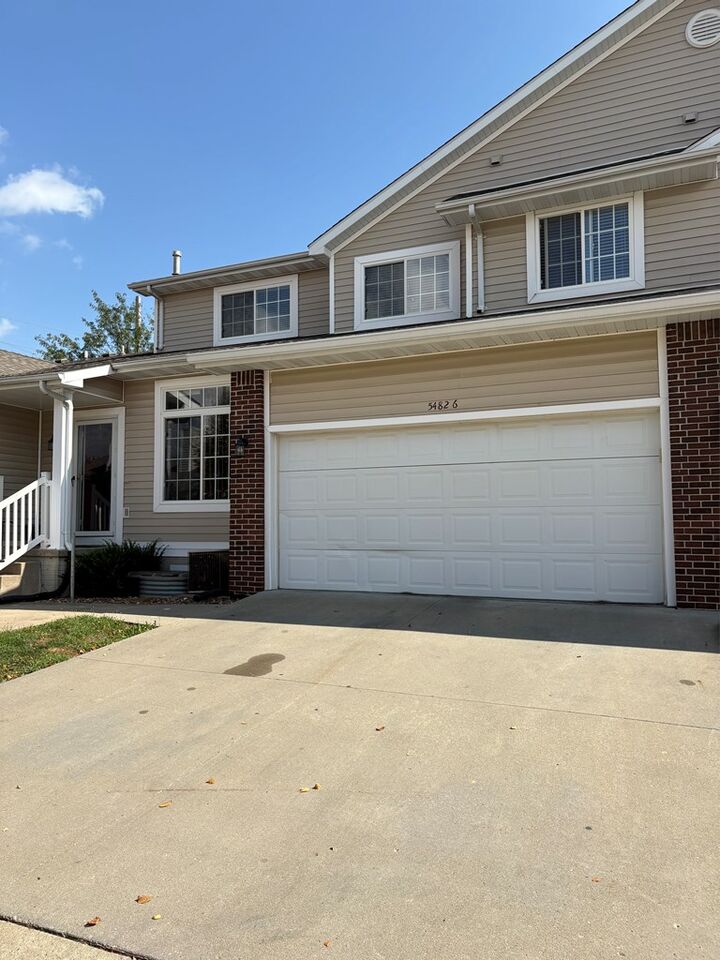 Property Photo:  5482 Longview Court Unit 6  IA 50131 