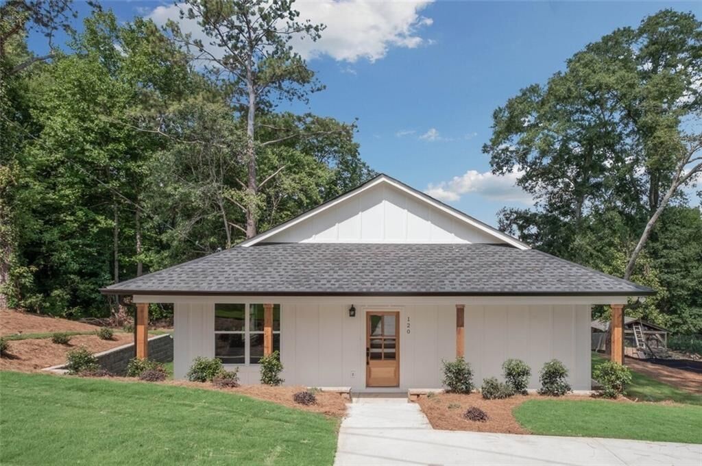 Property Photo:  120 E Killian Street  GA 30114 