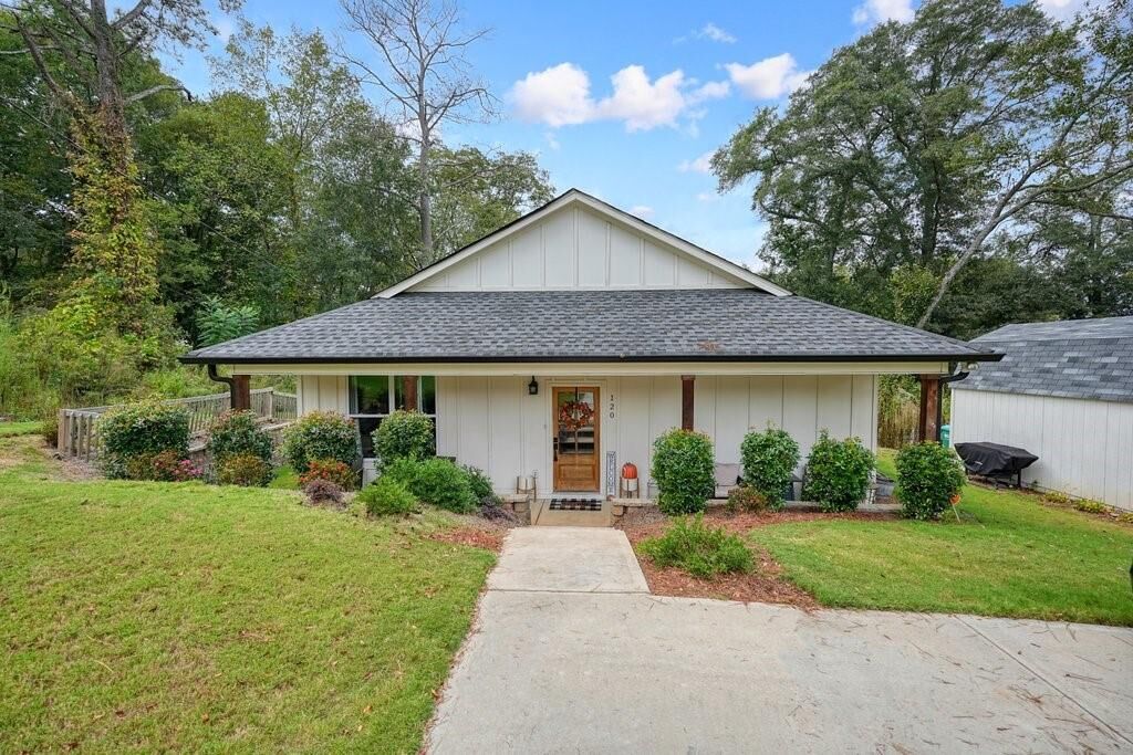 Property Photo:  120 E Killian Street  GA 30114 
