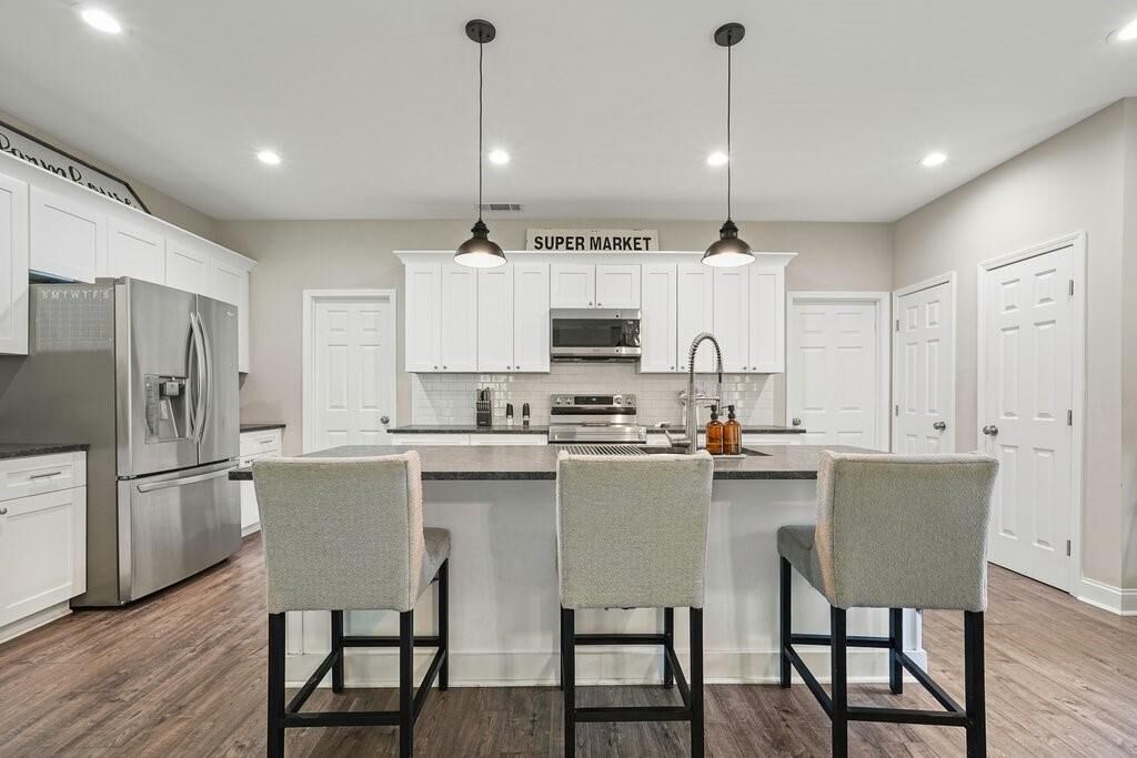 Property Photo:  120 E Killian Street  GA 30114 