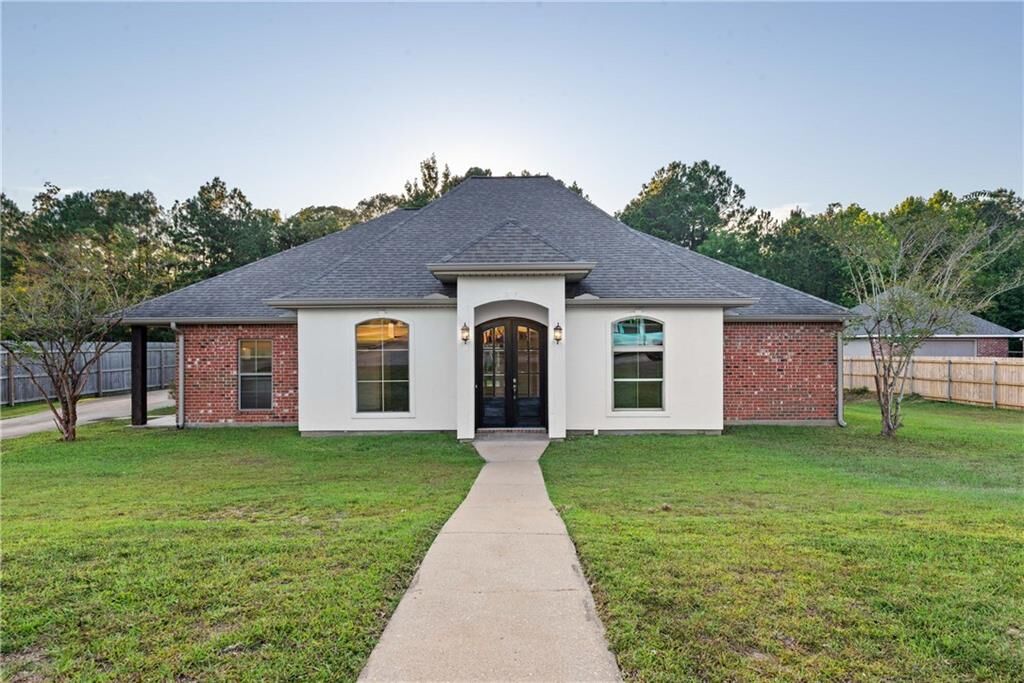 Property Photo:  5001 Legacy Loop  LA 71360 