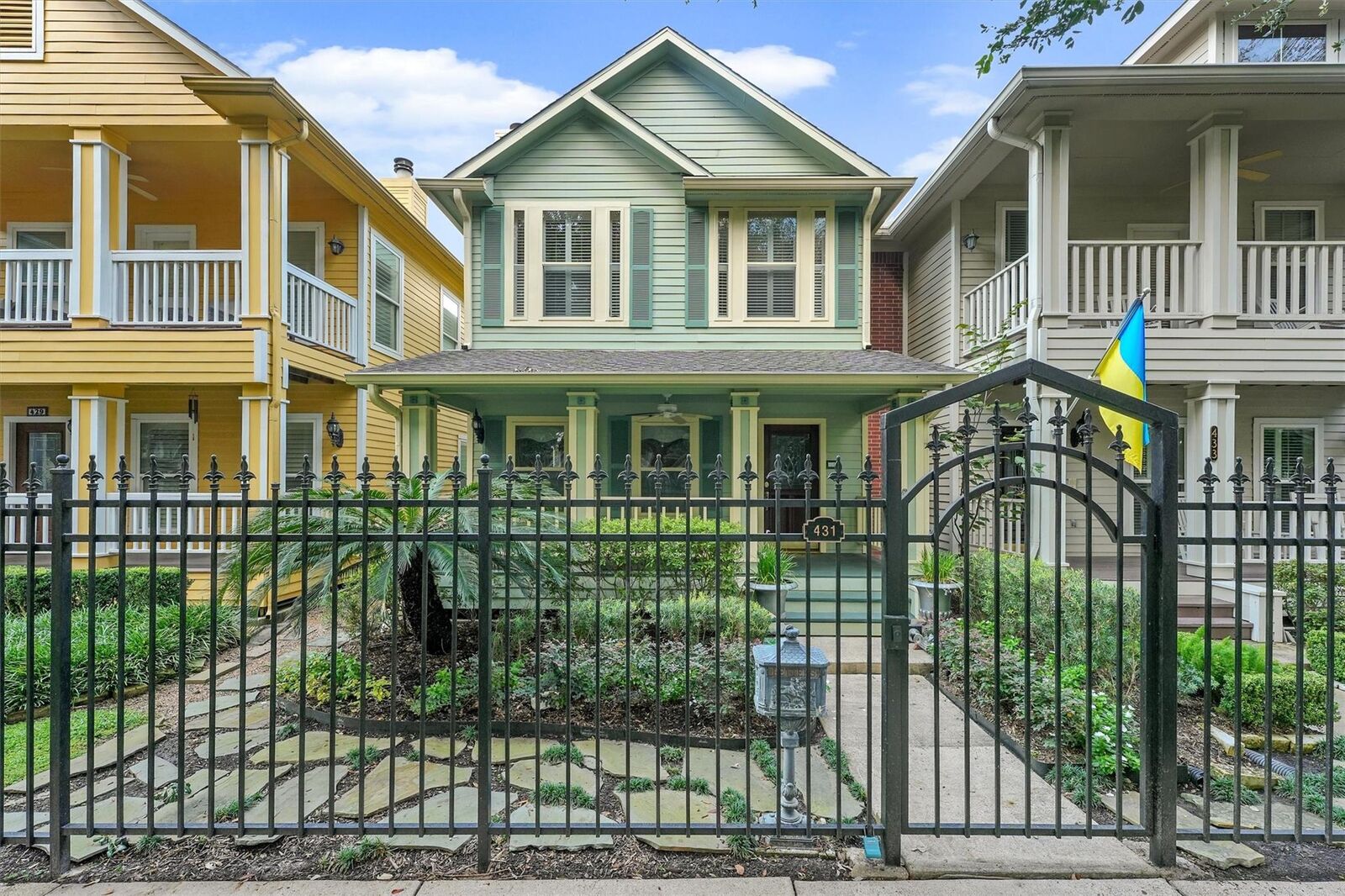 Property Photo: 431 Westmoreland Street TX 77006