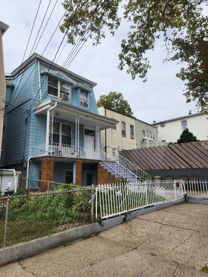 Property Photo:  84 Waverly St  NJ 07307 