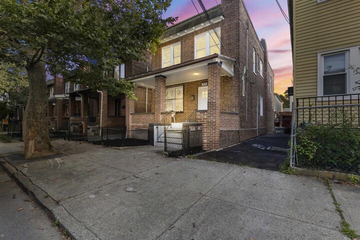 Property Photo:  165 Van Nostrand Ave 2  NJ 07305 