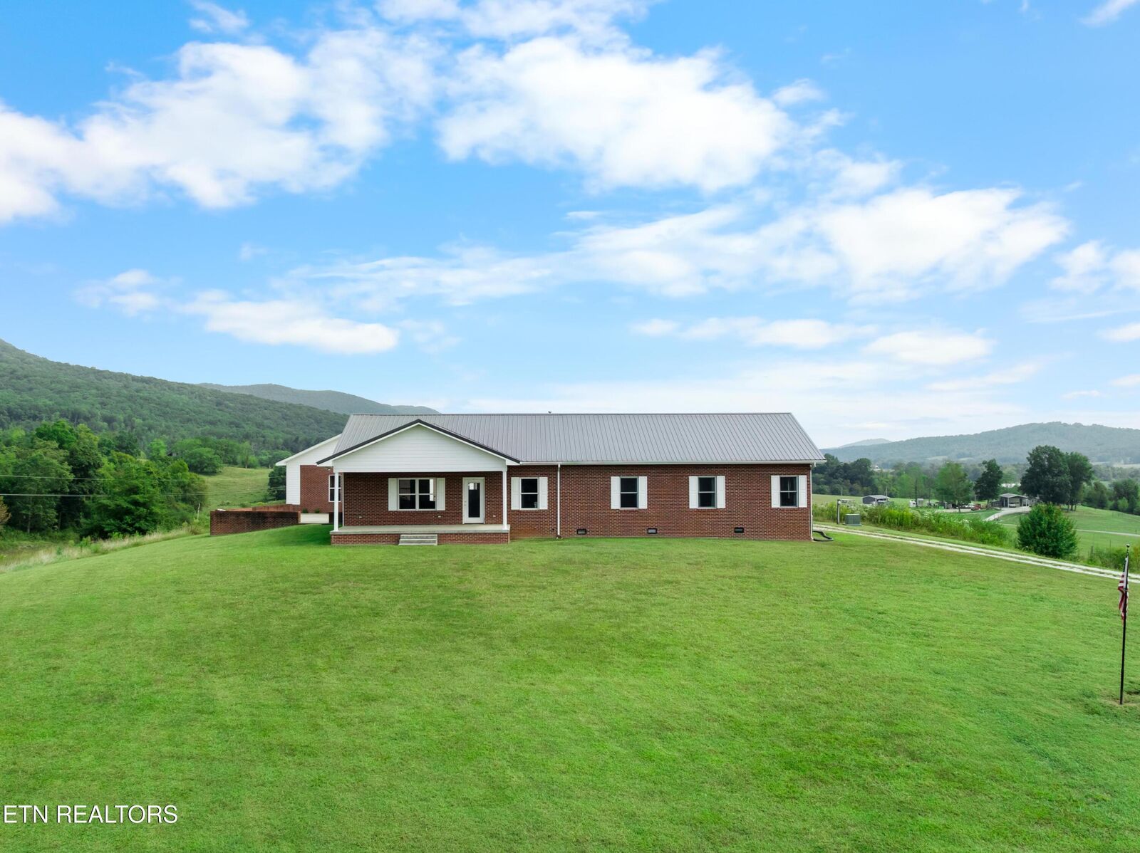 Property Photo: 1695 Doaks Creek Rd TN 37870