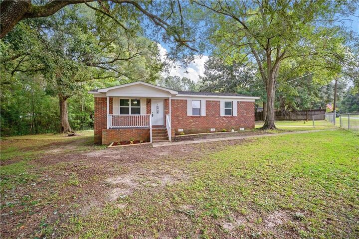 Property Photo: 11150 Lakeside Circle AL 36541