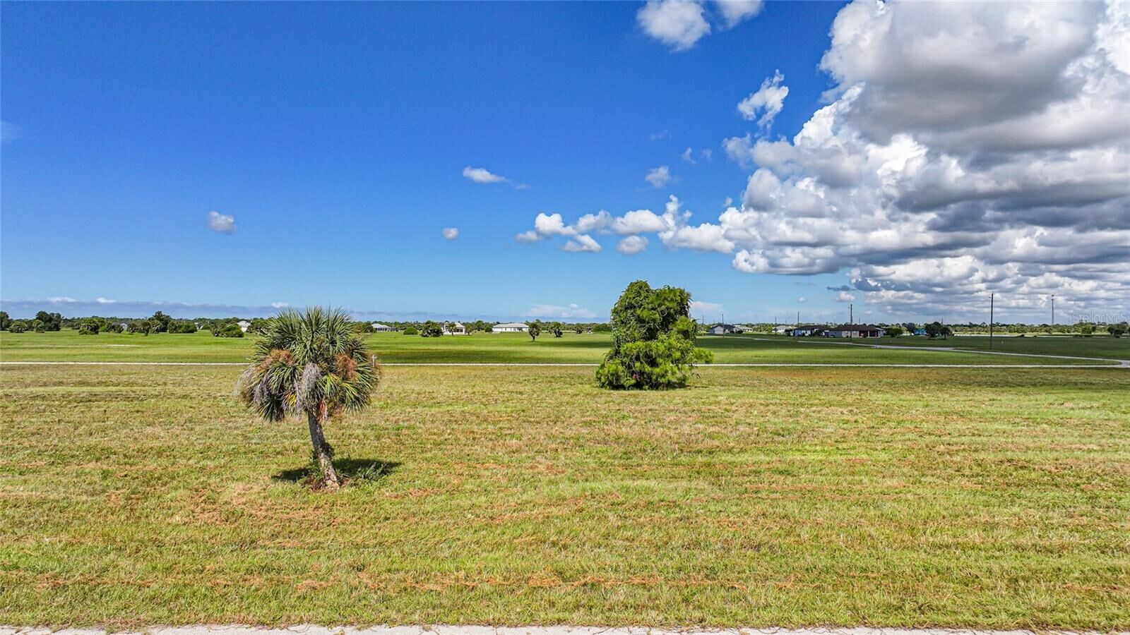 Property Photo: 37 Willow Road FL 33946